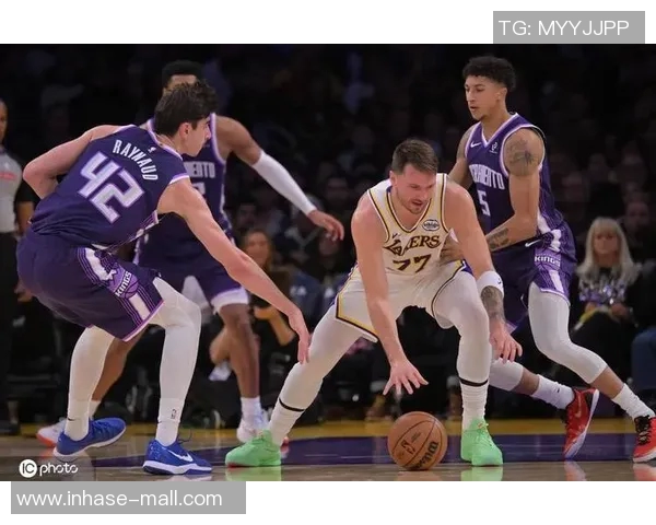 国王与湖人精彩对决录像回放10月5日比赛全程回顾与分析 国王与湖人精彩对决录像回放10月5日比赛全程回顾与分析